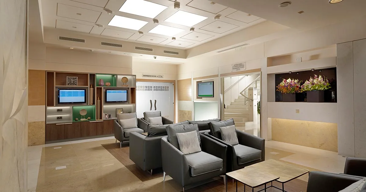 Holiday Inn Athens, 4* – Open Lobby Concept