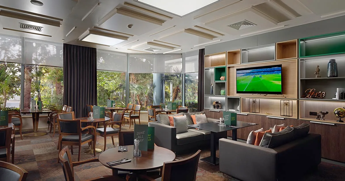 Holiday Inn Athens, 4* – Open Lobby Concept