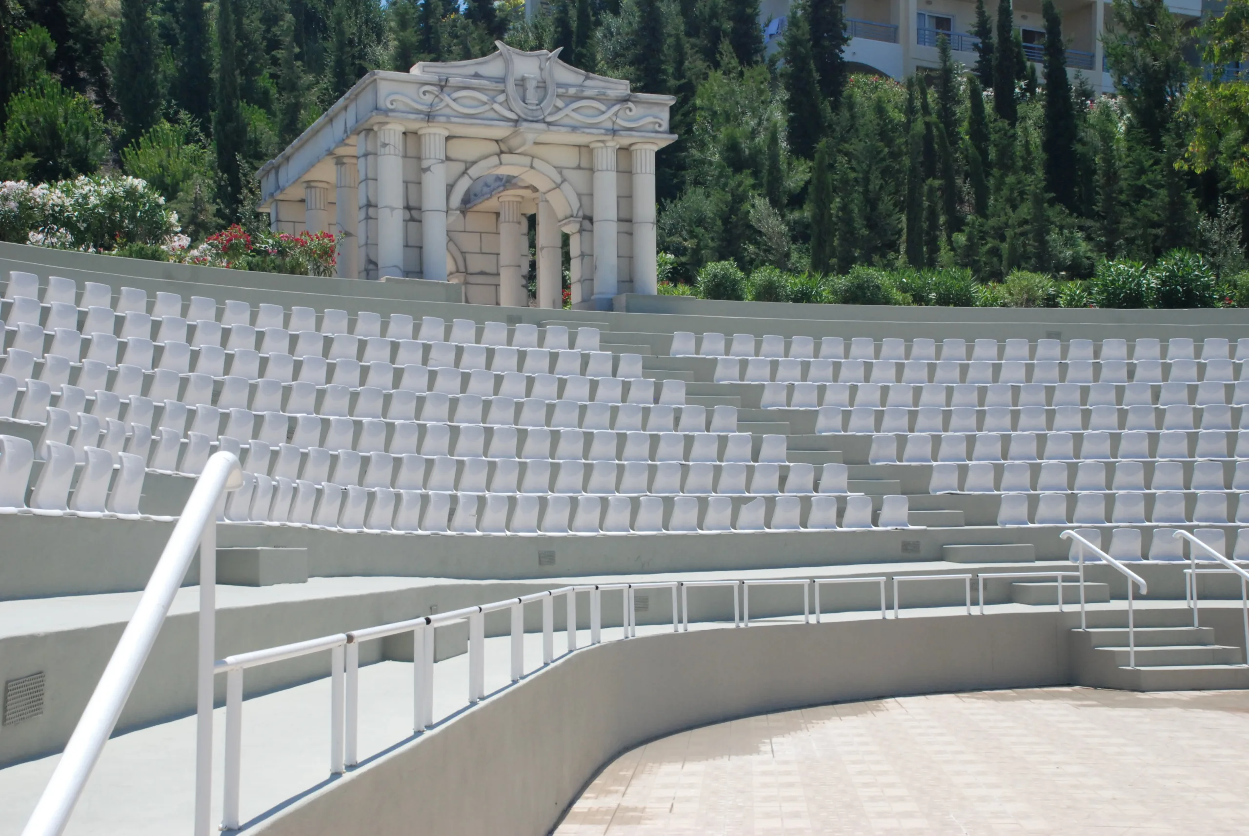 Υδάτινο Πάρκο και Υπαίθριο Θεματικό Θέατρο