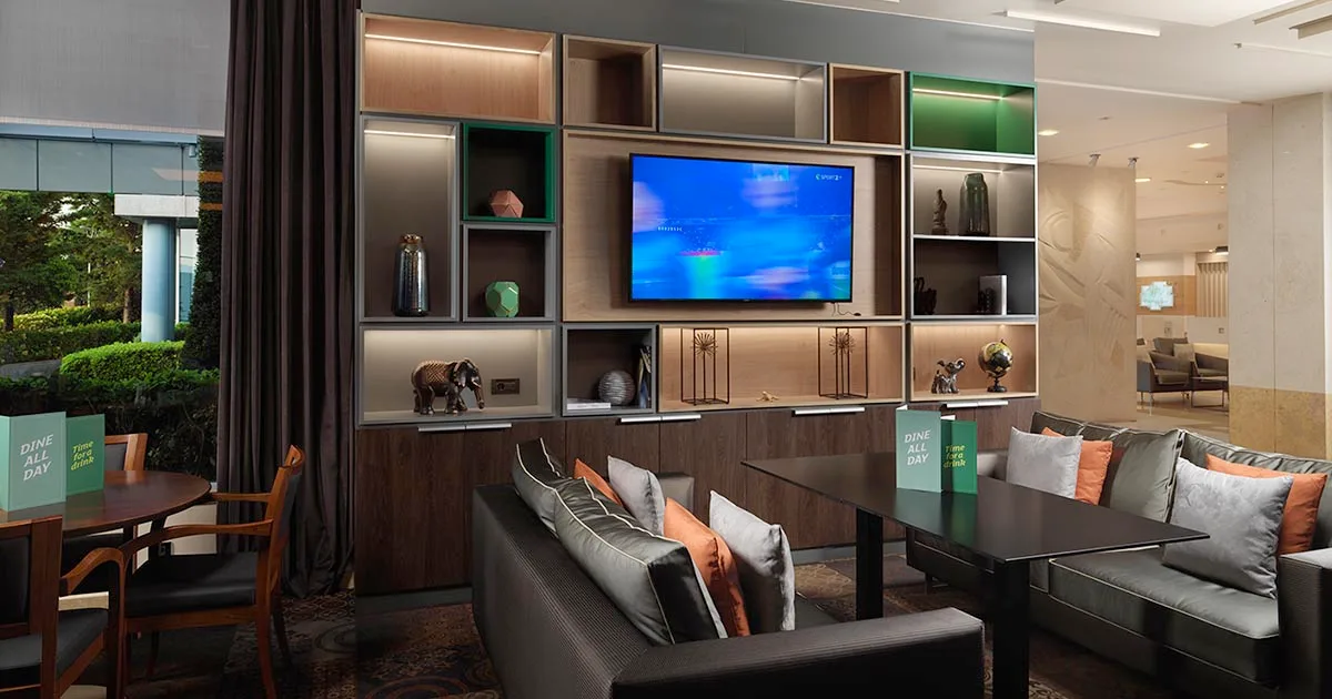 Holiday Inn Athens, 4* – Open Lobby Concept