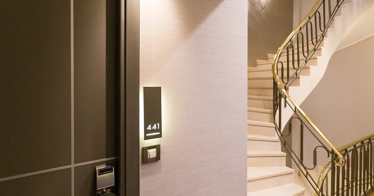 Holiday Suites, Οδός Άρνης, 5*
